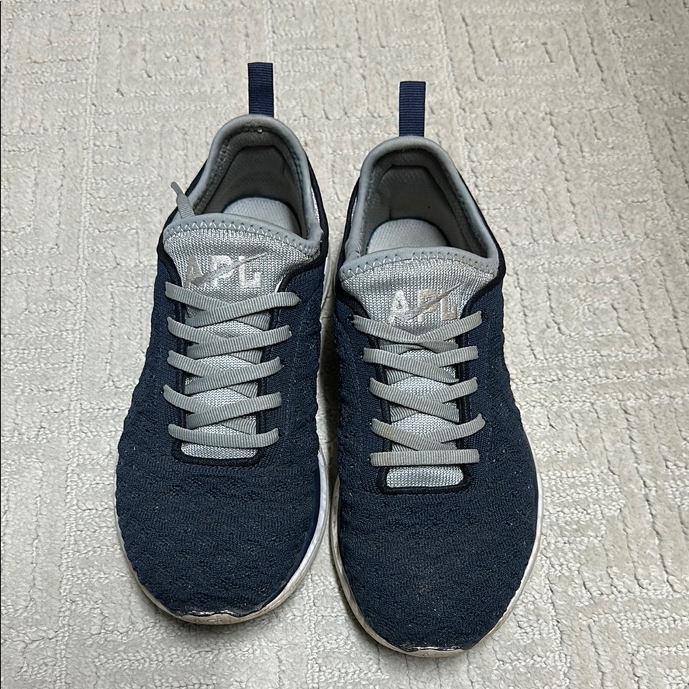 Women’s APL techloom pro sneakers
